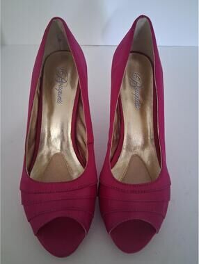 Bouquets Women's Fuchsia Peep Toe Pumps, Size 8.5M